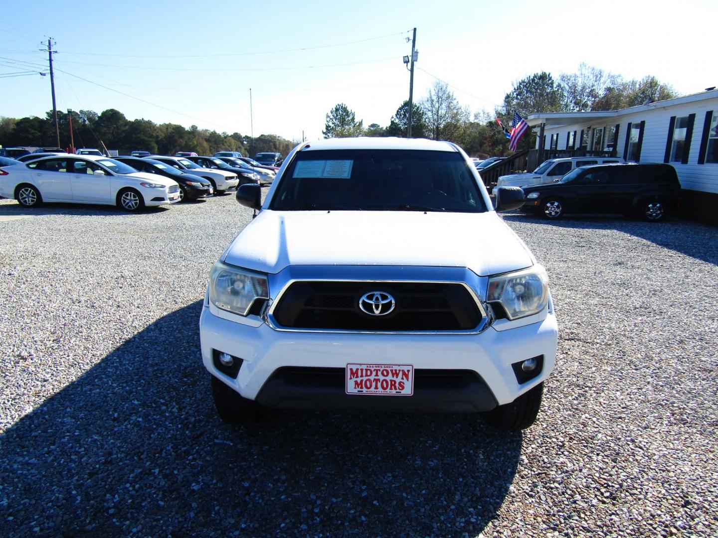 2013 WHITE Toyota Tacoma PreRunner Double Cab V6 Auto 2WD (5TFJU4GN5DX) with an 4.0L V6 DOHC 24V engine, Automatic transmission, located at 15016 S Hwy 231, Midland City, AL, 36350, (334) 983-3001, 31.306210, -85.495277 - Photo#1